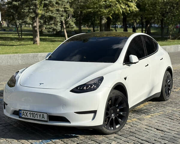 Белый Тесла Model Y, объемом двигателя 0 л и пробегом 32 тыс. км за 33000 $, фото 1 на Automoto.ua