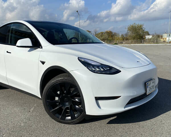 Белый Тесла Model Y, объемом двигателя 0 л и пробегом 2 тыс. км за 35000 $, фото 1 на Automoto.ua