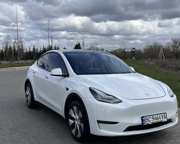 Белый Тесла Model Y, объемом двигателя 0 л и пробегом 66 тыс. км за 23999 $, фото 1 на Automoto.ua