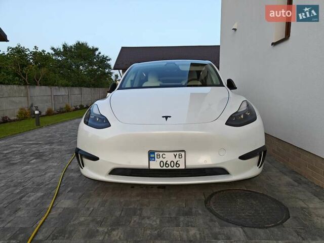 Белый Тесла Model Y, объемом двигателя 0 л и пробегом 85 тыс. км за 24799 $, фото 1 на Automoto.ua