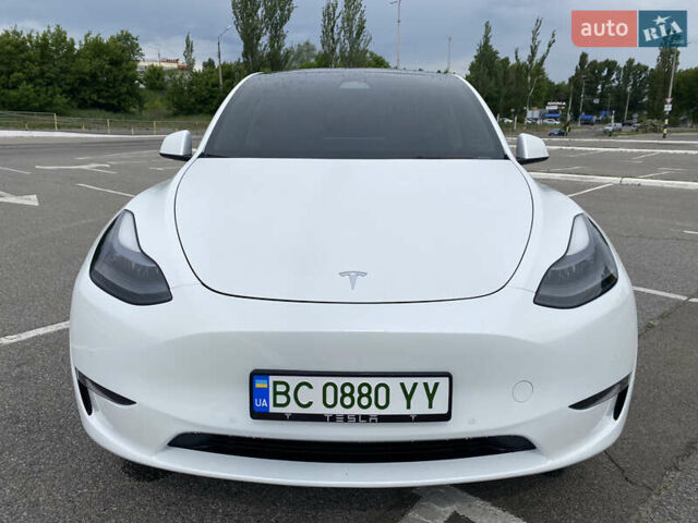 Белый Тесла Model Y, объемом двигателя 0 л и пробегом 43 тыс. км за 28000 $, фото 1 на Automoto.ua