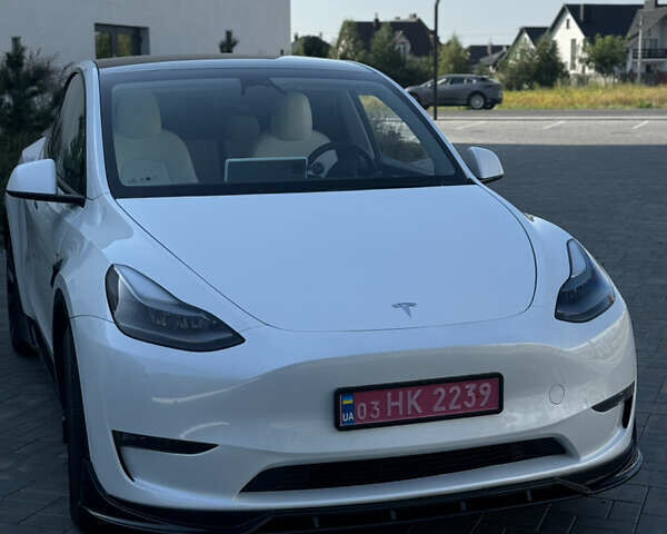 Белый Тесла Model Y, объемом двигателя 0 л и пробегом 90 тыс. км за 25499 $, фото 1 на Automoto.ua