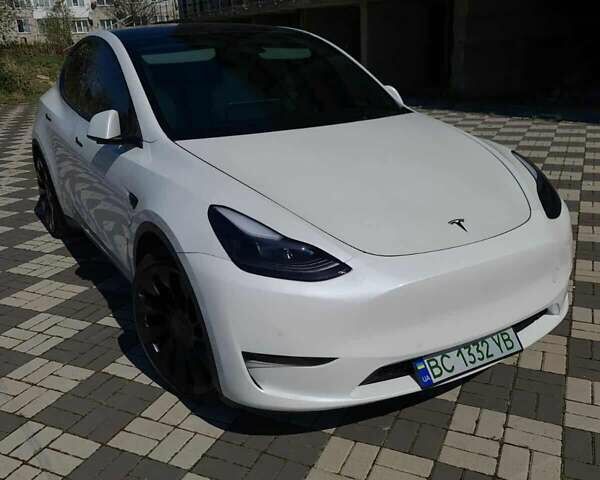 Белый Тесла Model Y, объемом двигателя 0 л и пробегом 54 тыс. км за 28000 $, фото 1 на Automoto.ua