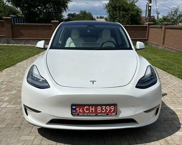 Білий Тесла Model Y, об'ємом двигуна 0 л та пробігом 43 тис. км за 28500 $, фото 1 на Automoto.ua