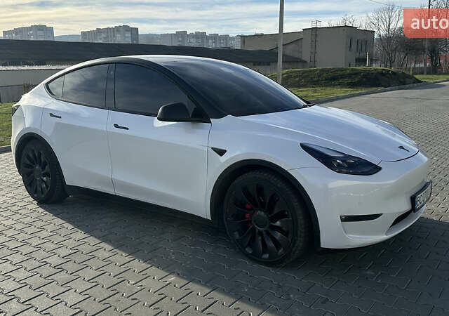 Білий Тесла Model Y, об'ємом двигуна 0 л та пробігом 63 тис. км за 28700 $, фото 1 на Automoto.ua