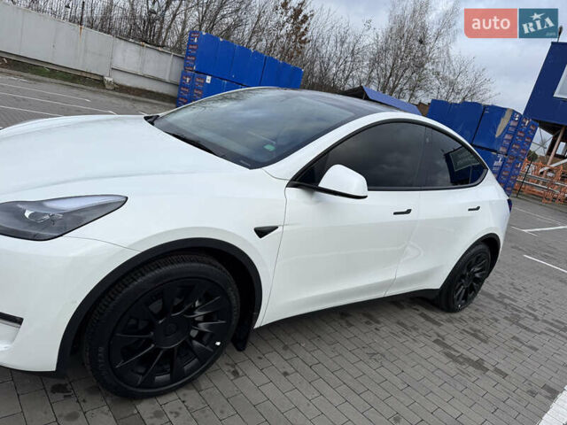 Білий Тесла Model Y, об'ємом двигуна 0 л та пробігом 52 тис. км за 25900 $, фото 1 на Automoto.ua