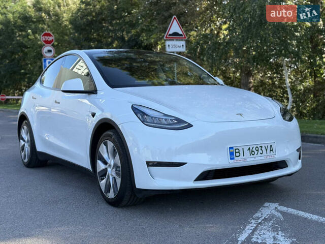 Белый Тесла Model Y, объемом двигателя 0 л и пробегом 12 тыс. км за 26500 $, фото 1 на Automoto.ua