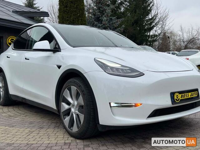 Белый Тесла Model Y, объемом двигателя 82 л и пробегом 65 тыс. км за 28700 $, фото 1 на Automoto.ua