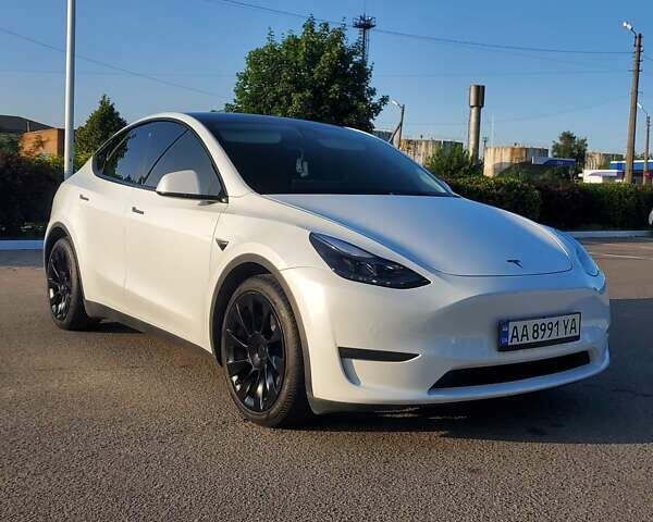 Белый Тесла Model Y, объемом двигателя 0 л и пробегом 19 тыс. км за 29999 $, фото 1 на Automoto.ua