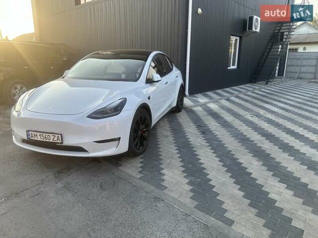 Тесла Model Y 2022 у Києві на Automoto.ua Білий Тесла Model Y, об'ємом двигуна 0 л та пробігом 25 тис. км за 35500 $, фото 1 на Automoto.ua