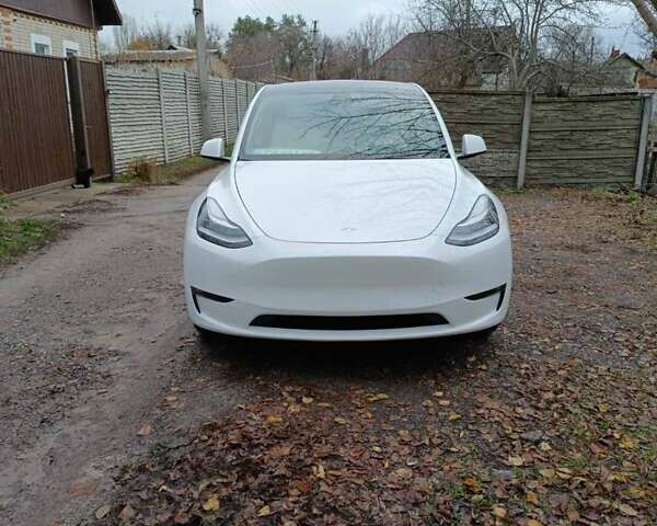 Белый Тесла Model Y, объемом двигателя 0 л и пробегом 52 тыс. км за 29000 $, фото 1 на Automoto.ua