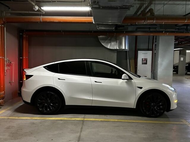 Тесла Model Y 2022 в Одессе на Automoto.ua Белый Тесла Model Y, объемом двигателя 0 л и пробегом 42 тыс. км за 28200 $, фото 1 на Automoto.ua