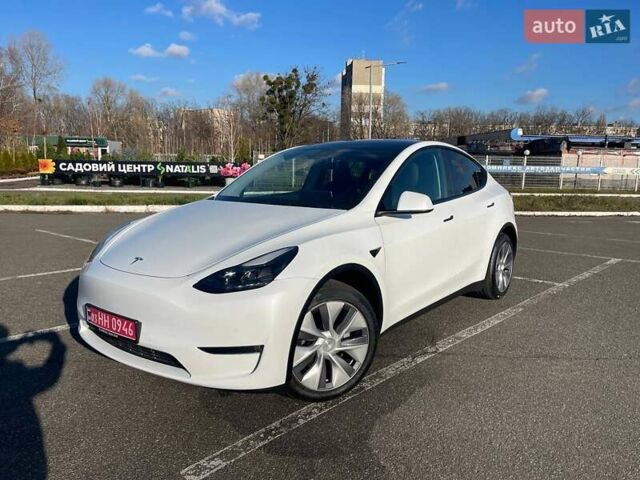 Білий Тесла Model Y, об'ємом двигуна 0 л та пробігом 43 тис. км за 32500 $, фото 1 на Automoto.ua