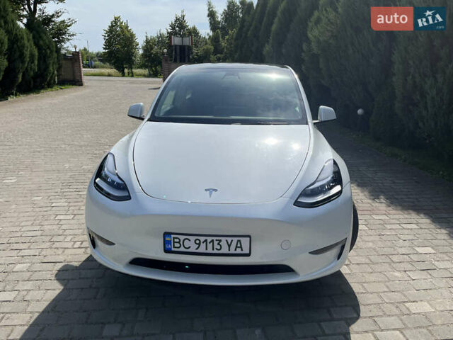Белый Тесла Model Y, объемом двигателя 0 л и пробегом 26 тыс. км за 28300 $, фото 1 на Automoto.ua