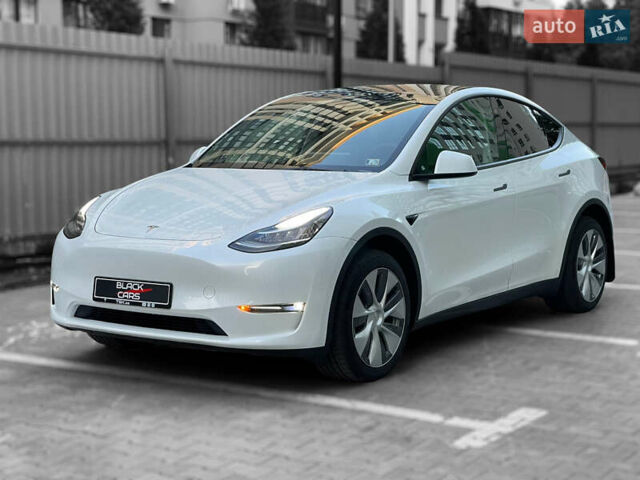 Белый Тесла Model Y, объемом двигателя 0 л и пробегом 1 тыс. км за 39000 $, фото 1 на Automoto.ua