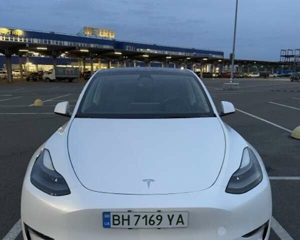 Тесла Model Y 2022 в Киеве на Automoto.ua Белый Тесла Model Y, объемом двигателя 0 л и пробегом 65 тыс. км за 28000 $, фото 1 на Automoto.ua