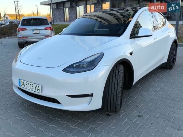 Белый Тесла Model Y, объемом двигателя 0 л и пробегом 39 тыс. км за 25900 $, фото 1 на Automoto.ua