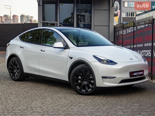 Белый Тесла Model Y, объемом двигателя 0 л и пробегом 54 тыс. км за 29000 $, фото 1 на Automoto.ua