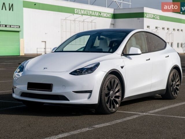 Белый Тесла Model Y, объемом двигателя 0 л и пробегом 52 тыс. км за 27000 $, фото 1 на Automoto.ua