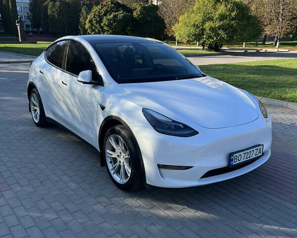 Белый Тесла Model Y, объемом двигателя 0 л и пробегом 37 тыс. км за 26000 $, фото 1 на Automoto.ua