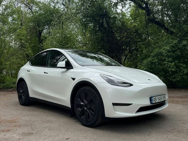 Білий Тесла Model Y, об'ємом двигуна 0 л та пробігом 65 тис. км за 35400 $, фото 1 на Automoto.ua