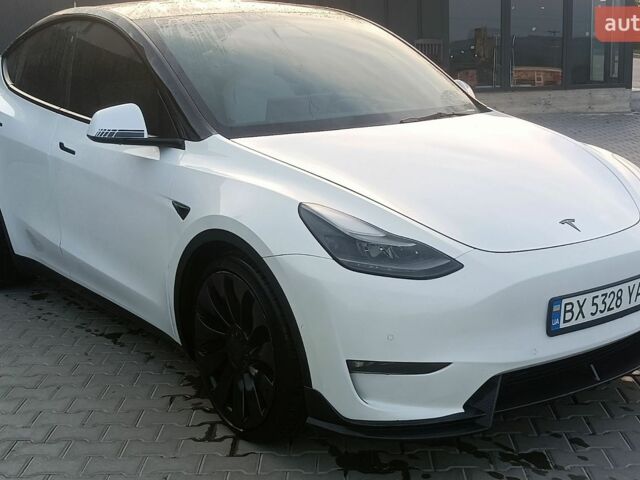 Білий Тесла Model Y, об'ємом двигуна 0 л та пробігом 123 тис. км за 22900 $, фото 1 на Automoto.ua