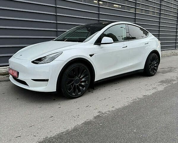 Білий Тесла Model Y, об'ємом двигуна 0 л та пробігом 32 тис. км за 23900 $, фото 1 на Automoto.ua