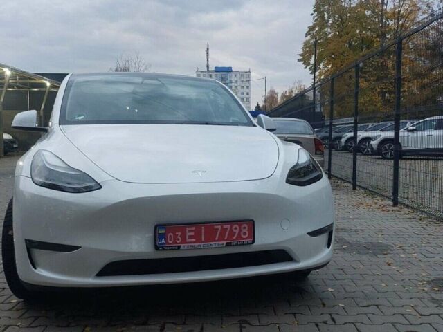 Белый Тесла Model Y, объемом двигателя 0 л и пробегом 28 тыс. км за 31500 $, фото 1 на Automoto.ua