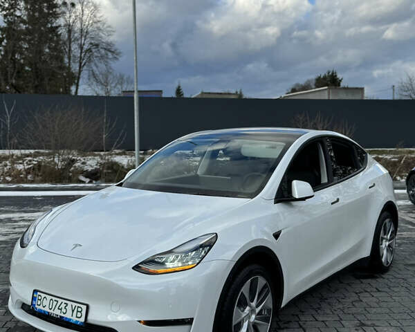 Белый Тесла Model Y, объемом двигателя 0 л и пробегом 45 тыс. км за 28000 $, фото 1 на Automoto.ua