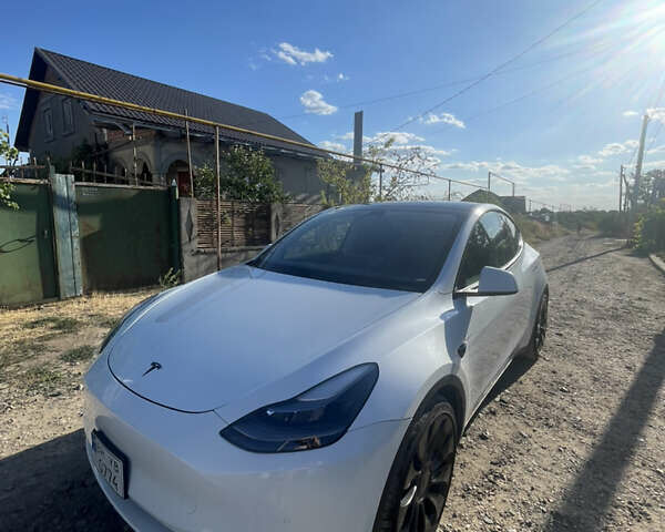 Белый Тесла Model Y, объемом двигателя 0 л и пробегом 52 тыс. км за 25500 $, фото 1 на Automoto.ua