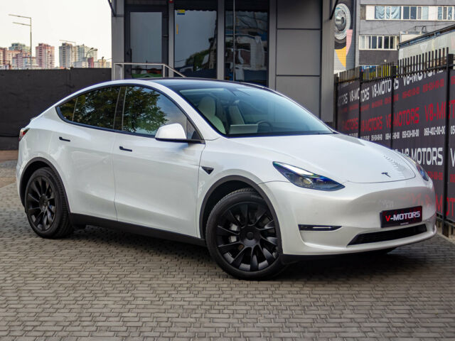 Белый Тесла Model Y, объемом двигателя 0 л и пробегом 54 тыс. км за 27000 $, фото 1 на Automoto.ua