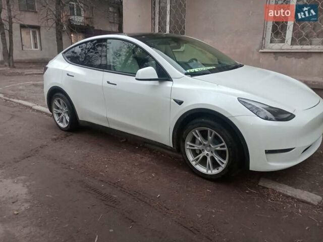 Белый Тесла Model Y, объемом двигателя 0 л и пробегом 5 тыс. км за 25500 $, фото 1 на Automoto.ua