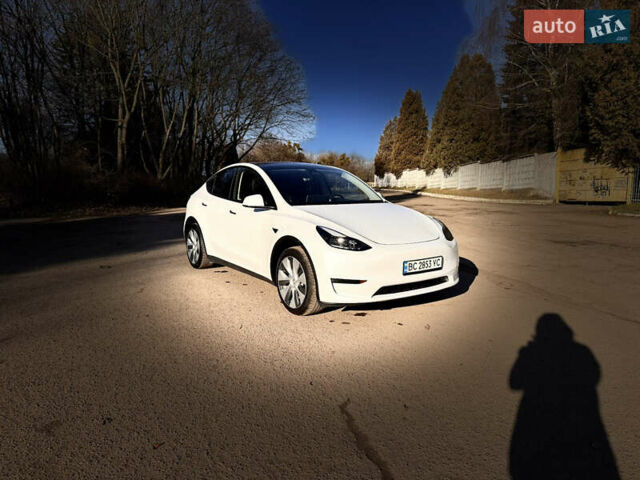 Белый Тесла Model Y, объемом двигателя 0 л и пробегом 51 тыс. км за 26500 $, фото 1 на Automoto.ua