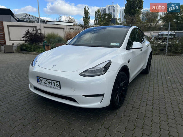 Белый Тесла Model Y, объемом двигателя 0 л и пробегом 98 тыс. км за 28000 $, фото 1 на Automoto.ua