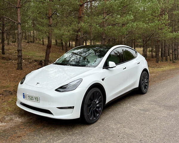 Белый Тесла Model Y, объемом двигателя 0 л и пробегом 57 тыс. км за 32700 $, фото 1 на Automoto.ua