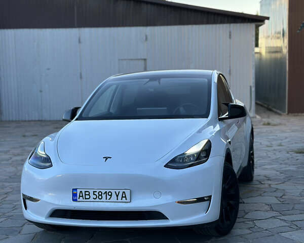Белый Тесла Model Y, объемом двигателя 0 л и пробегом 70 тыс. км за 30000 $, фото 1 на Automoto.ua