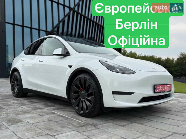 Белый Тесла Model Y, объемом двигателя 0 л и пробегом 45 тыс. км за 35500 $, фото 1 на Automoto.ua