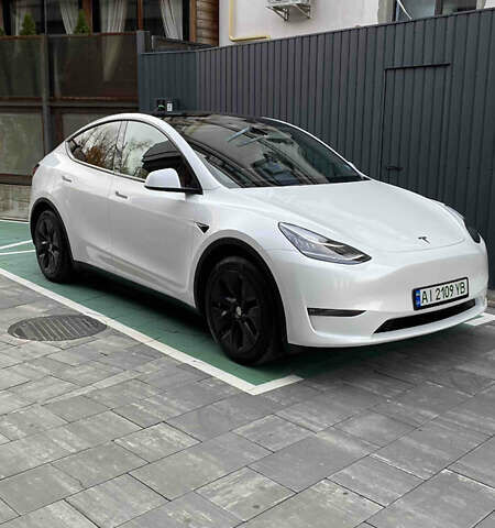 Белый Тесла Model Y, объемом двигателя 0 л и пробегом 42 тыс. км за 29999 $, фото 1 на Automoto.ua