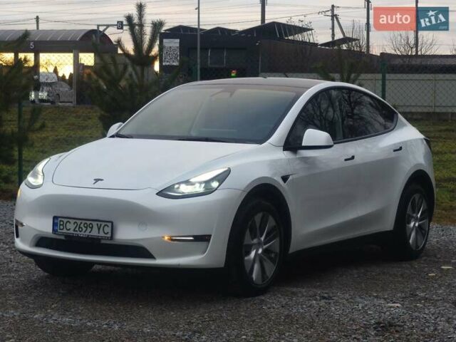 Белый Тесла Model Y, объемом двигателя 0 л и пробегом 39 тыс. км за 26800 $, фото 1 на Automoto.ua
