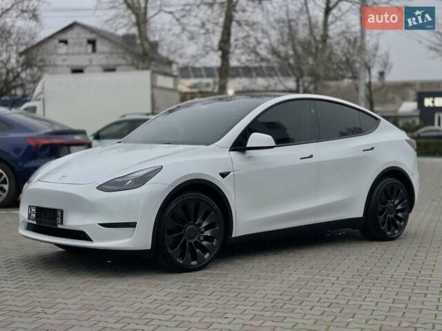 Білий Тесла Model Y, об'ємом двигуна 0 л та пробігом 27 тис. км за 28500 $, фото 1 на Automoto.ua