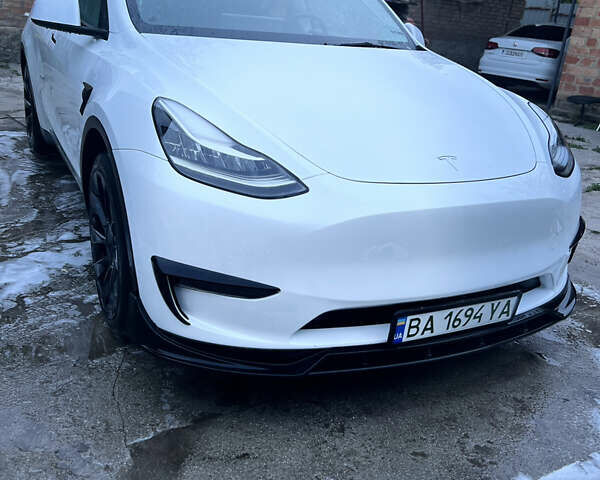 Белый Тесла Model Y, объемом двигателя 0 л и пробегом 36 тыс. км за 28500 $, фото 1 на Automoto.ua
