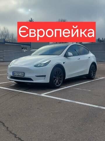 Белый Тесла Model Y, объемом двигателя 0 л и пробегом 93 тыс. км за 35500 $, фото 1 на Automoto.ua