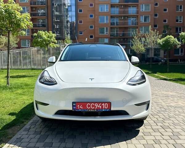 Белый Тесла Model Y, объемом двигателя 0 л и пробегом 63 тыс. км за 27200 $, фото 1 на Automoto.ua