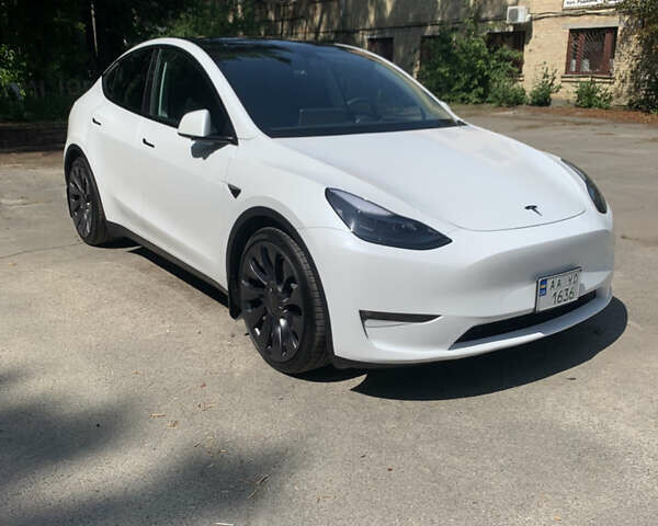 Белый Тесла Model Y, объемом двигателя 0 л и пробегом 64 тыс. км за 28500 $, фото 1 на Automoto.ua