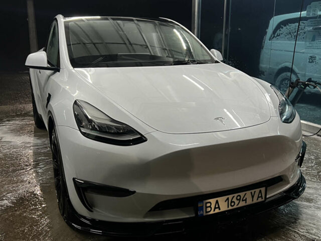 Белый Тесла Model Y, объемом двигателя 0 л и пробегом 46 тыс. км за 27000 $, фото 1 на Automoto.ua