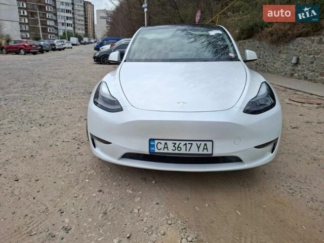 Белый Тесла Model Y, объемом двигателя 0 л и пробегом 42 тыс. км за 28700 $, фото 1 на Automoto.ua
