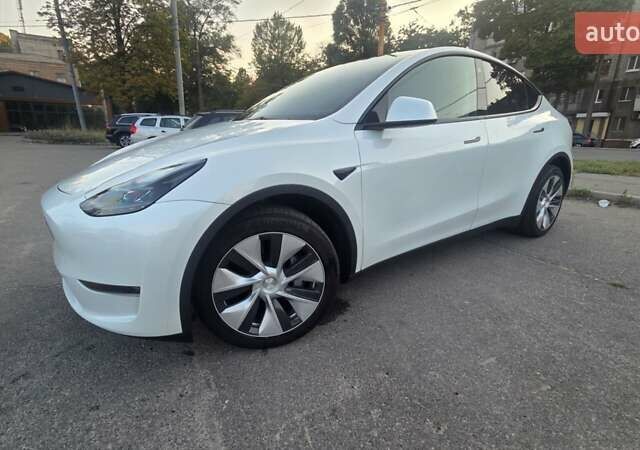 Белый Тесла Model Y, объемом двигателя 0 л и пробегом 43 тыс. км за 27800 $, фото 1 на Automoto.ua