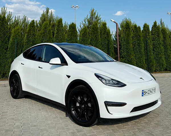 Белый Тесла Model Y, объемом двигателя 0 л и пробегом 21 тыс. км за 29500 $, фото 1 на Automoto.ua