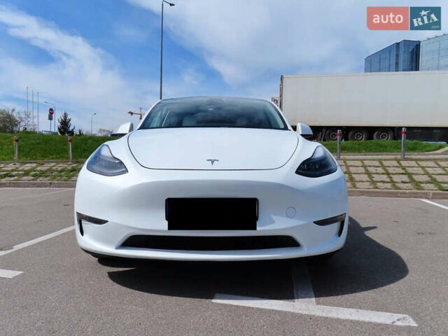 Белый Тесла Model Y, объемом двигателя 0 л и пробегом 41 тыс. км за 27000 $, фото 1 на Automoto.ua