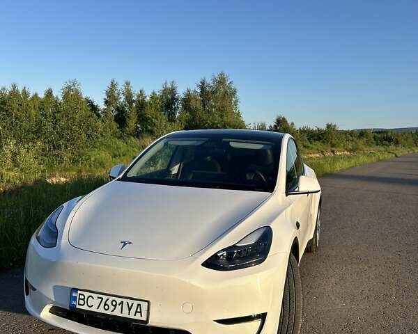 Белый Тесла Model Y, объемом двигателя 0 л и пробегом 1 тыс. км за 33500 $, фото 1 на Automoto.ua